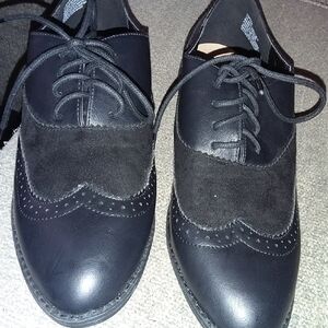 Black Women's Wingtip Lace-Up Flats